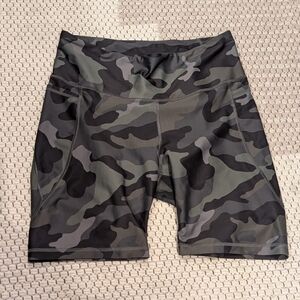 Old Navy High-Waisted PowerSoft Side-Pocket Biker Shorts XL Green Camo
